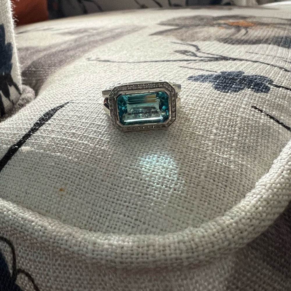 David Yurman Nobless new ring authentic 
Sz 8 Blue topaz